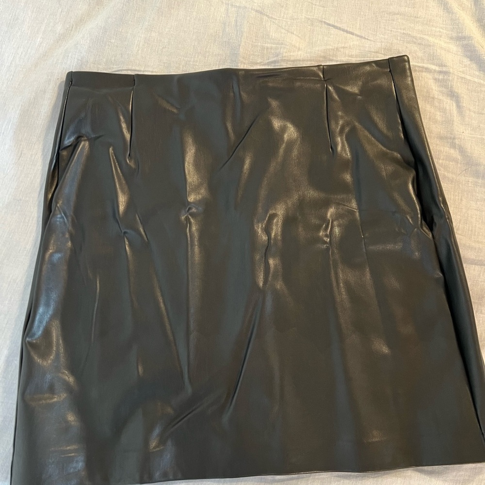 Dynamite pleather mini skirt. Elastic waistband. Size L. Worn twice.